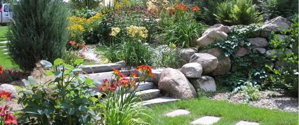 Nice landscaping on a property in Fairmont Park, IA.