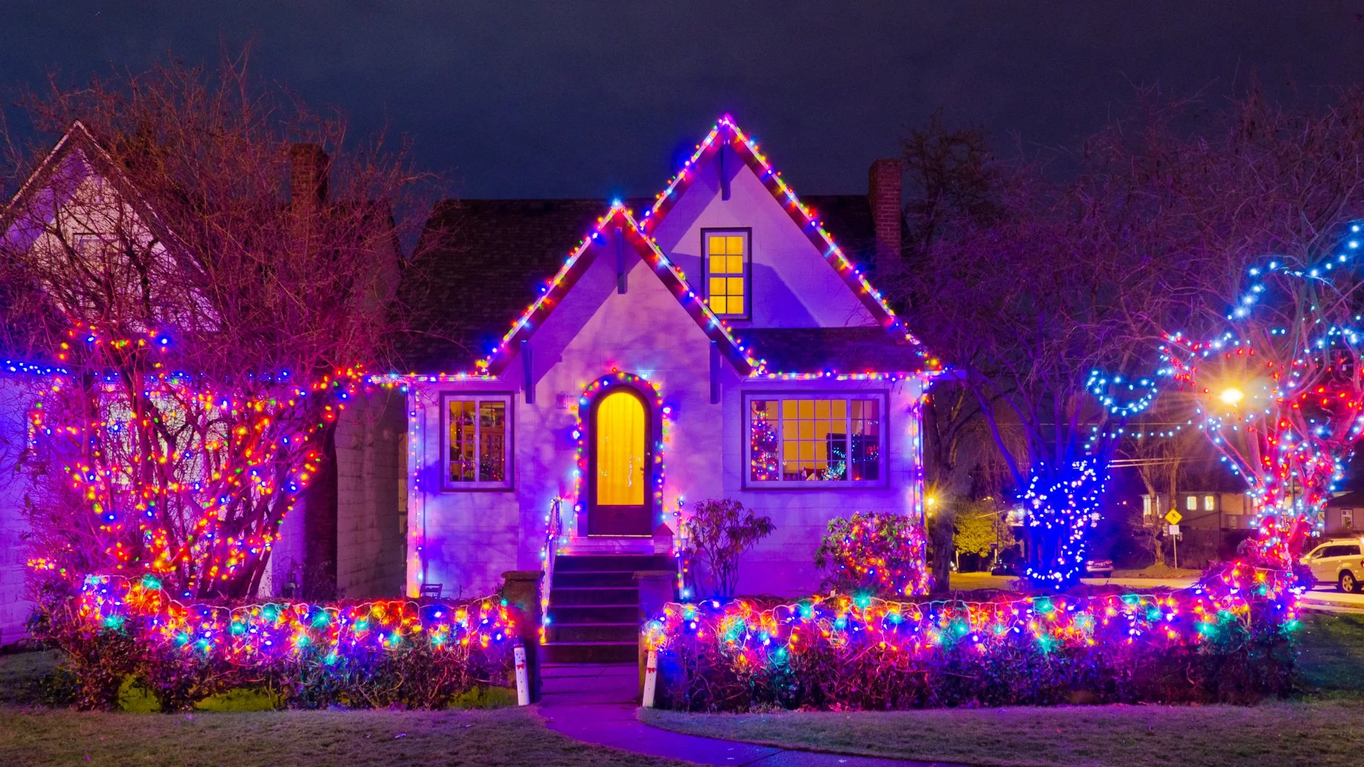 What Can I Expect When I Schedule a Holiday Lighting Consultation?